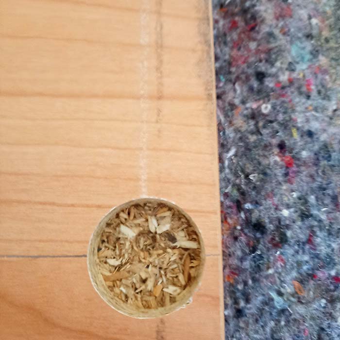 Il foro effettuato con la punta Forstner ha una profondità di 15 mm