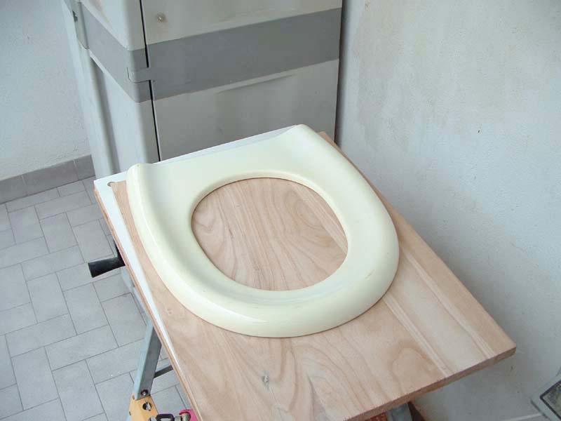 Ho attaccato la vecchia tavoletta con del nastro biadesivo Ho attaccato la vecchia tavoletta con del nastro biadesivo