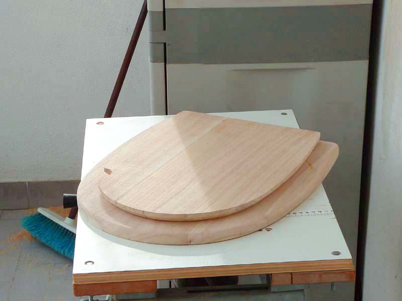 I pezzi andranno carteggiati con una grana sempre più fina I pezzi andranno carteggiati con una grana sempre più fina