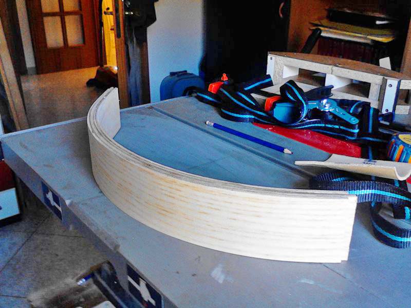 Fascia semicircolare dopo essere stata tolta dalla dima Fascia semicircolare dopo essere stata tolta dalla dima