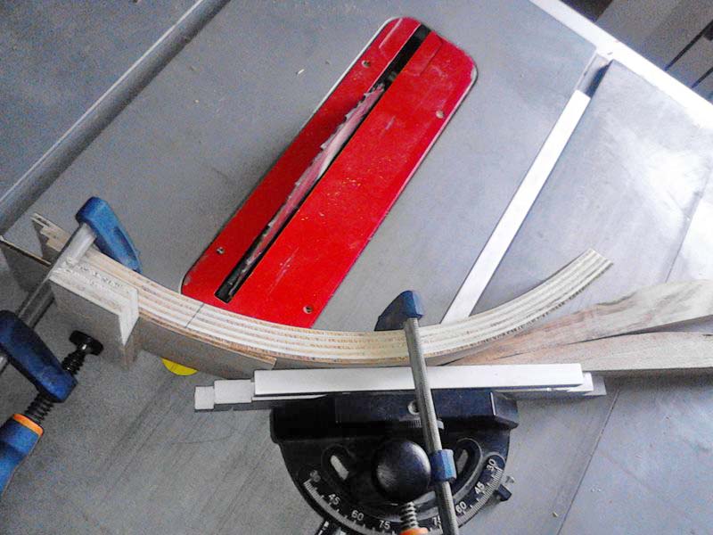 Accrocco per tagliare con la giusta angolazione Accrocco per tagliare con la giusta angolazione