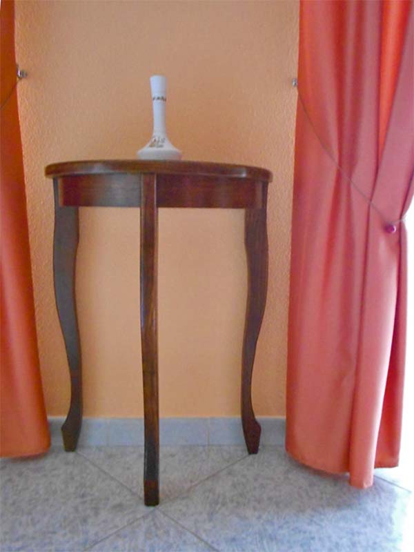 Effetto finale del tavolinetto verniciato (2) Effetto finale del tavolinetto verniciato (2)