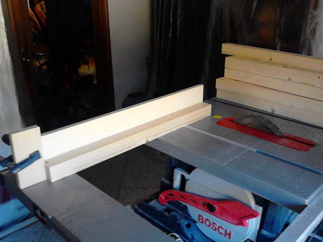 Taglio dei listelli con la sega circolare