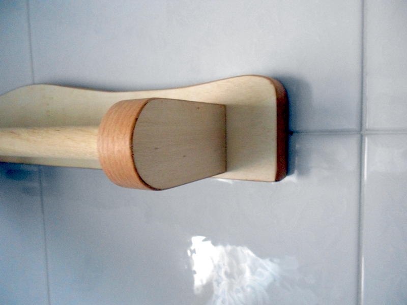 Prova di fissaggio a muro del porta asciugamani