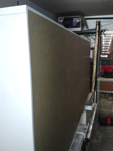 Prova a secco del pannello di fondo Il pannello di fondo viene inserito nella scanalatura da 4 mm per verificarne l’allineamento