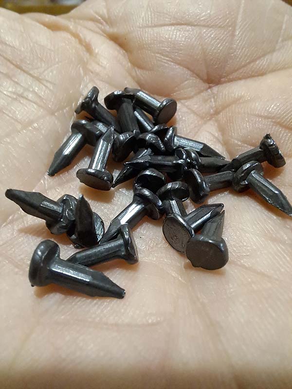 Chiodini da calzolaio o da tappezziere chiamati anche semenze o sementi