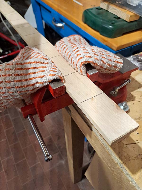 Ho fermato il pezzo da tagliare sulla morsa